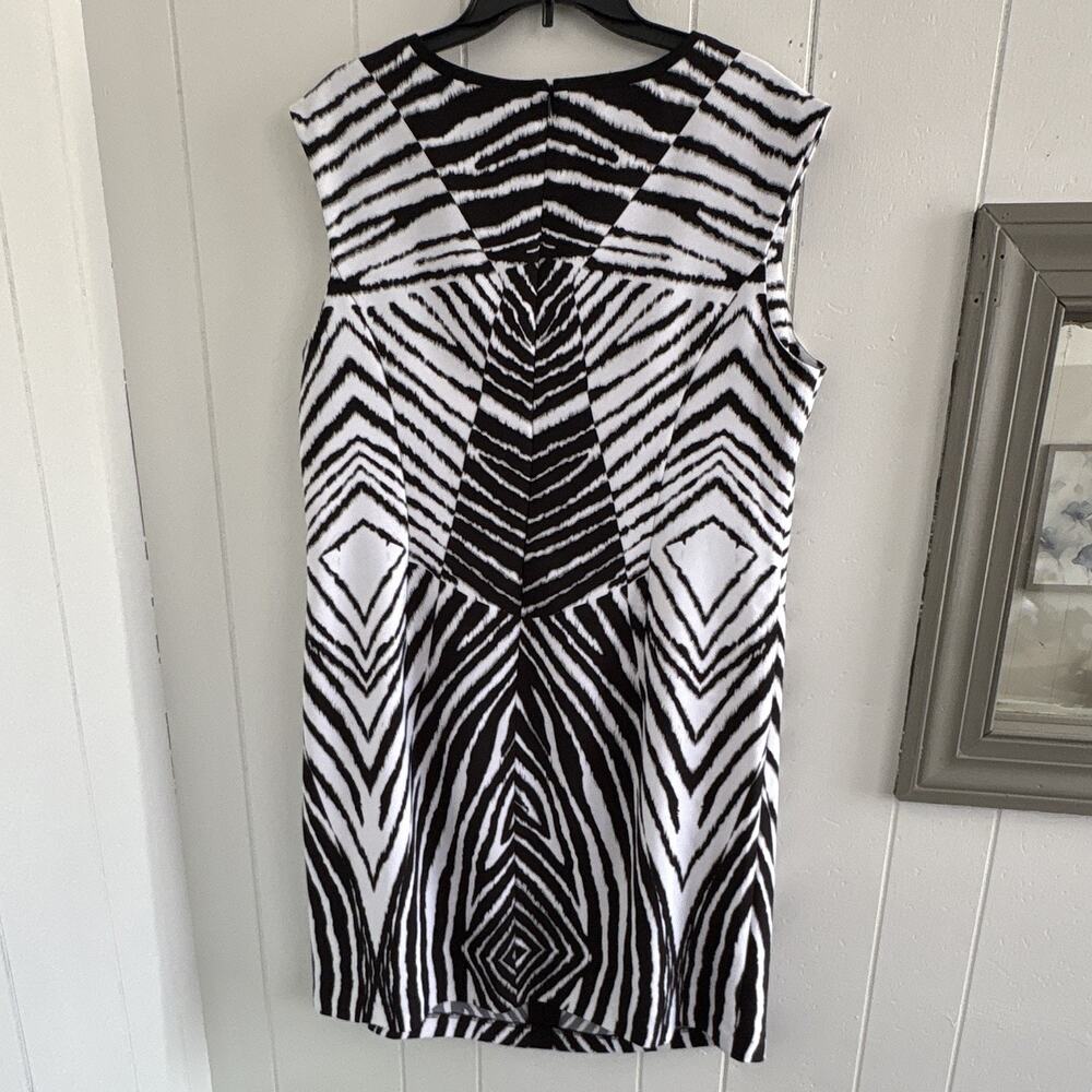 ILE New York Black White Zebra Print Sheath Knee Dress Sleeveless Zip 14W - Picture 5 of 6